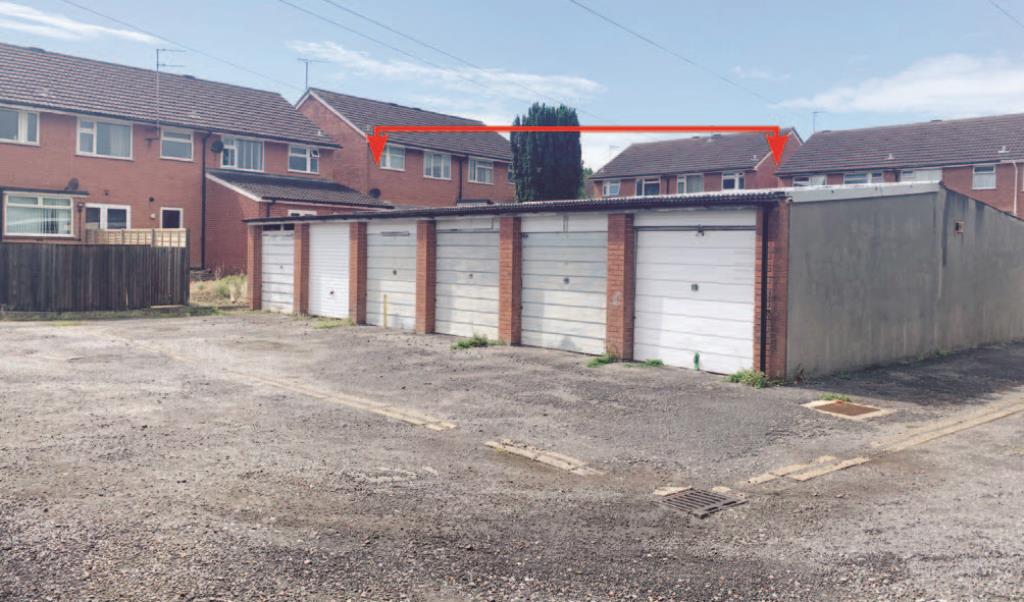 Lot: 58 - FOUR LOCK-UP GARAGES - FULLY LET - 